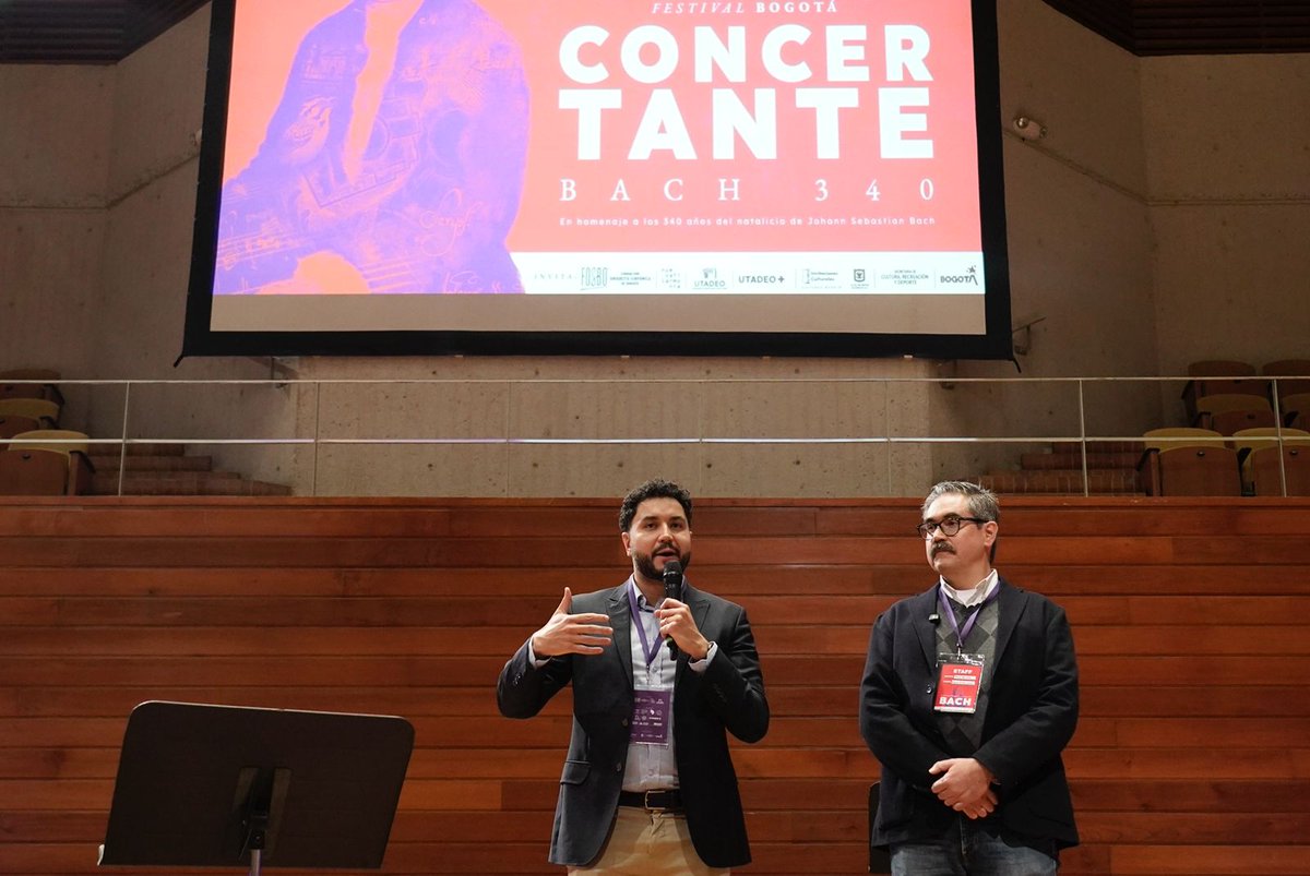 CulturaenBta's tweet photo. Hoy, desde el Auditorio Fabio Lozano de la @Utadeo_edu_co, revelamos la programación del primer Festival Bogotá Concertante – Bach 340 🎻, un evento que del 27 al 31 de agosto llenará la ciudad de música clásica en teatros, universidades, museos y bibliotecas públicas. https://t.co/GPQMh9nI9Y