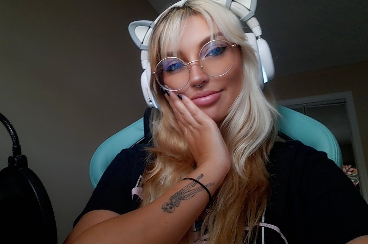 Fortnite then some marvel rivals :3 
Twitch.tv/mamasqueakstv