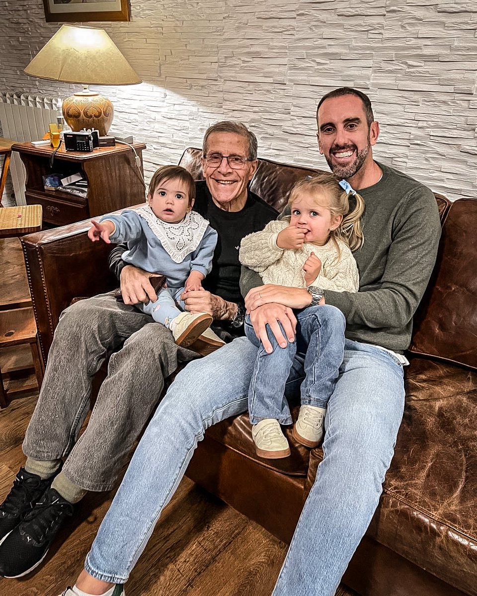 Diego Godín tweet media