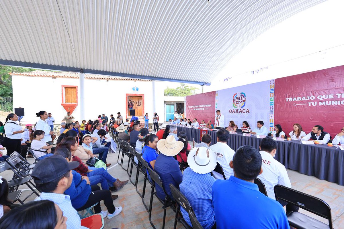 Anuncian rehabilitación de la red de agua potable de San Juan Ihualtepec

En asamblea con las y los habitantes, el Gobernador afirmó que estos apoyos tienen el objetivo de que las comunidades alcancen el progreso. elposteo.online/anuncian-rehab…