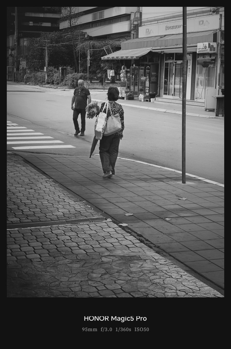 theSBoo's tweet photo. Like the new editing tools in new update on #MagicOs 9. 👍👏
#AiUpscale #AiOutpainting
Almost all I was about to suggest. 
Wish I could have some more cool filters as I had on Miui.😉
Thank you,
@Honorglobal ! 👏
#HonorAi #streetphotography 
#HONOR2025
#Honor https://t.co/1TEqlHZjF1