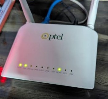 007AdamOfficial's tweet photo. 👍ووہ۔۔۔ایلون مسک کہ رہا ہے نیٹ بند ہے تو ptcl کی تار اتار کر ڈی سی پنکھے ہی چلا لو کرنٹ ضائع ہو رہا ہے😛

#ptcl #internetdown #internet #jazz #internetoutage #Internetnotworking #zong https://t.co/74SZTGrbVZ