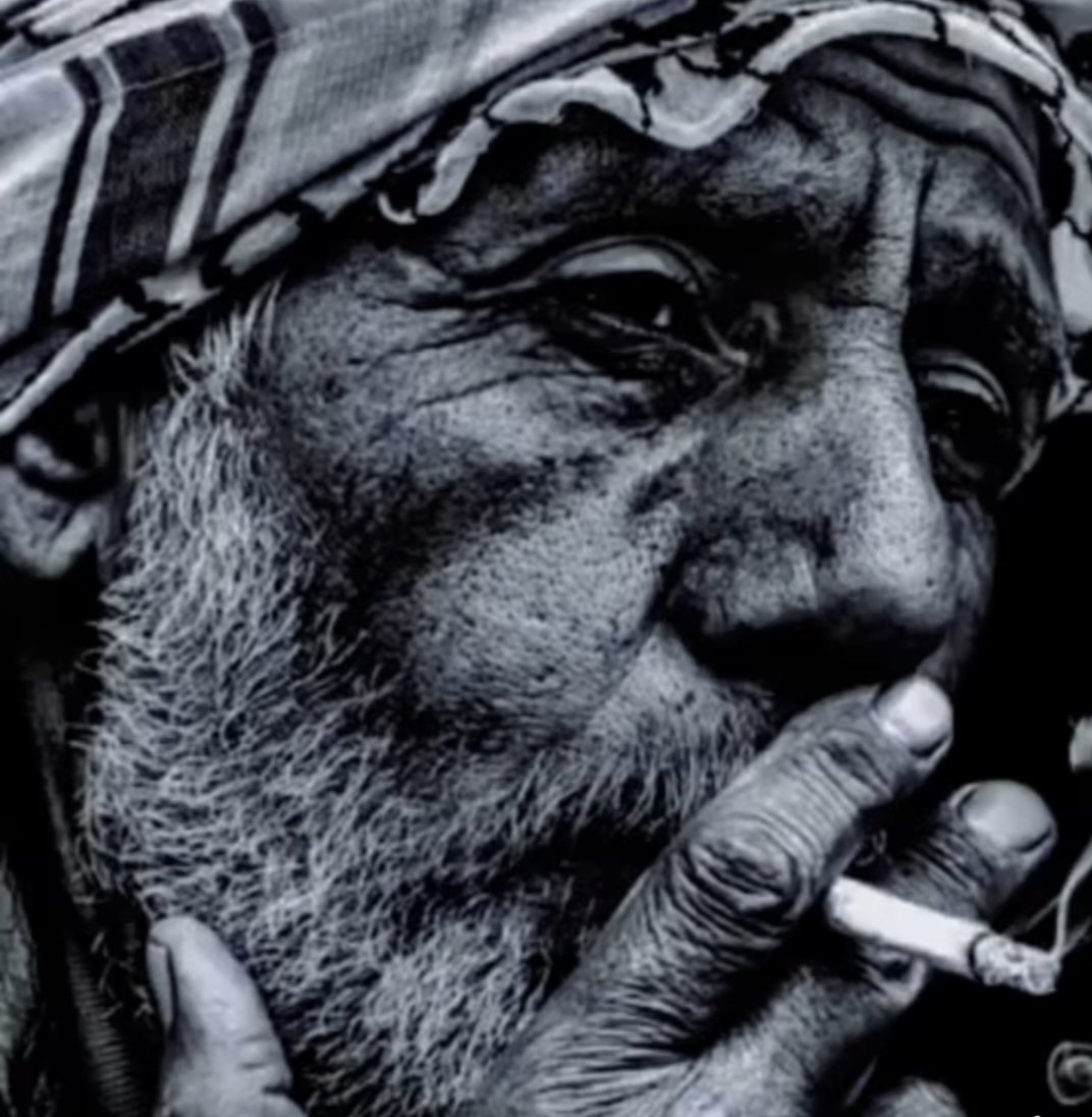 #GeceyeNotum 
Keşke benimde kendimi kandırma eşiğim sizin ki kadar düşük olabilseydi..!!