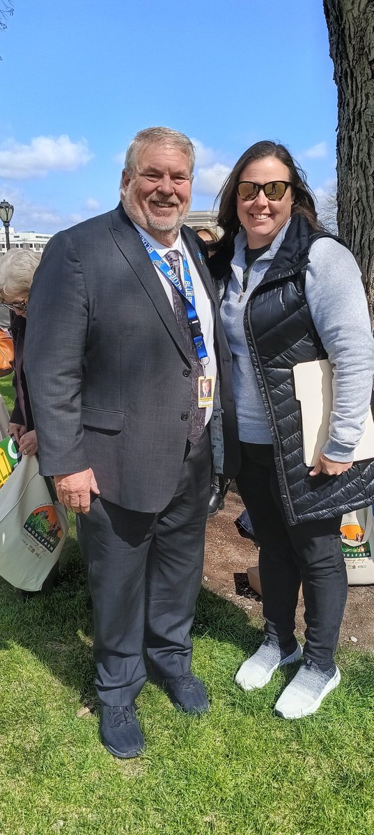 ILStewards's tweet image. 🚨 Big win for IL farmers! HB2196 is law! 🚨

🐓 Farmers can now process up to 7,500 birds/year on-farm
🥚 Sell them direct to shoppers at farmers markets
🥩 No more 30-day ownership rule
Farmer-led. Community-powered. YOU made this happen! 💪🌱
#FairFarmRules #LocalFood