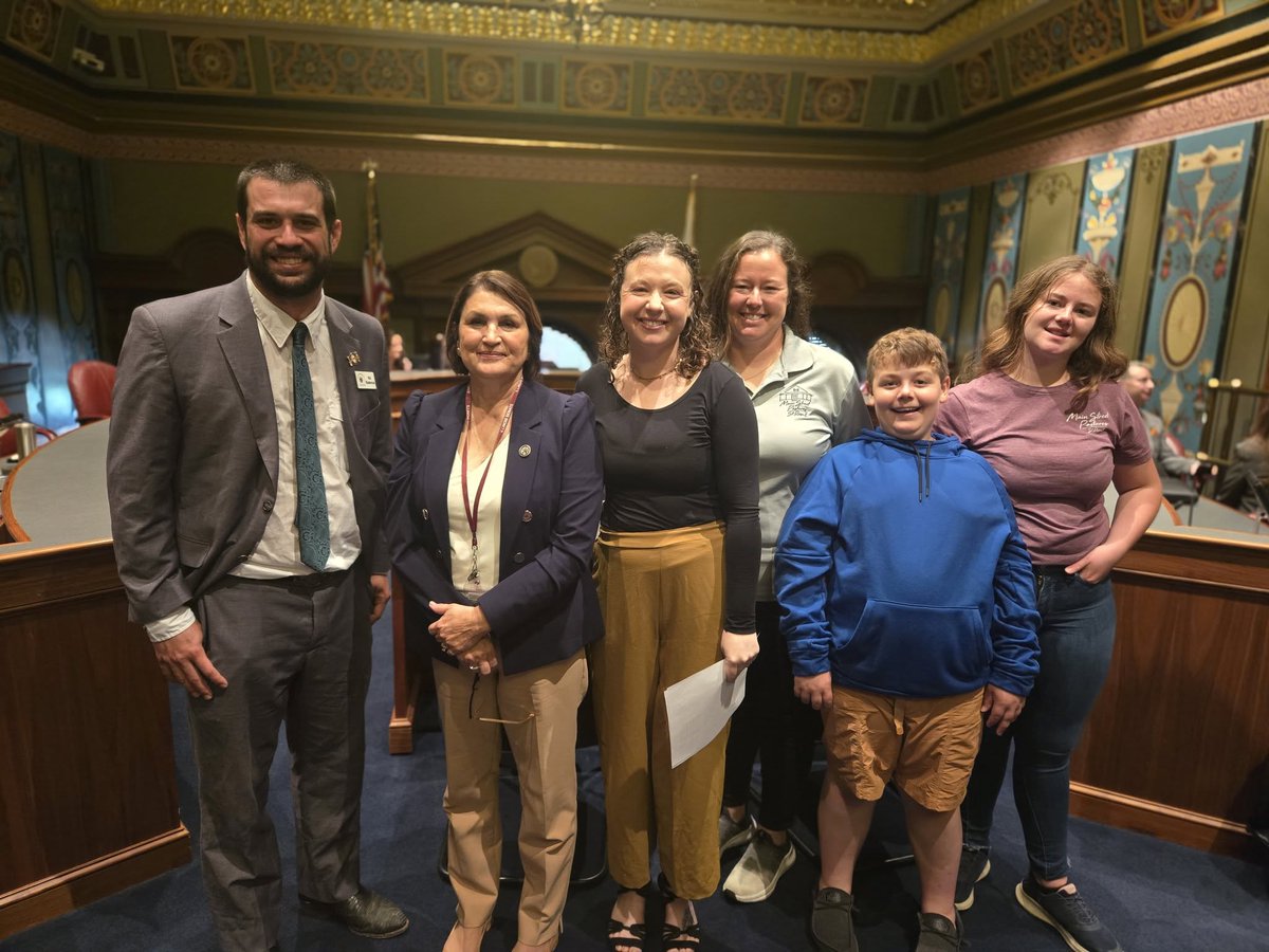 ILStewards's tweet image. 🚨 Big win for IL farmers! HB2196 is law! 🚨

🐓 Farmers can now process up to 7,500 birds/year on-farm
🥚 Sell them direct to shoppers at farmers markets
🥩 No more 30-day ownership rule
Farmer-led. Community-powered. YOU made this happen! 💪🌱
#FairFarmRules #LocalFood