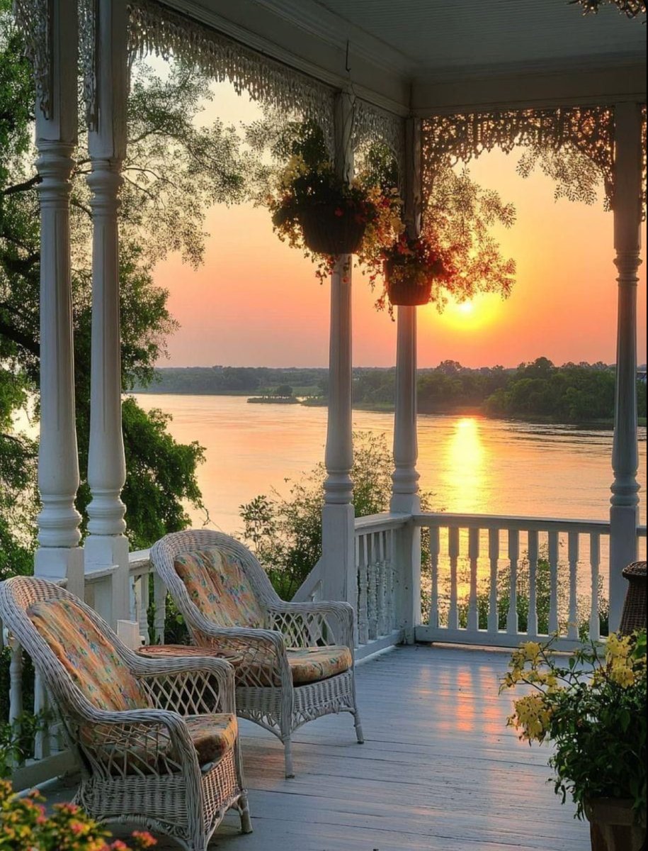 EvaLovesDesign's tweet image. August rain: 
the best of the summer gone, and the new fall not yet born.
The odd uneven time.
-Sylvia Plath