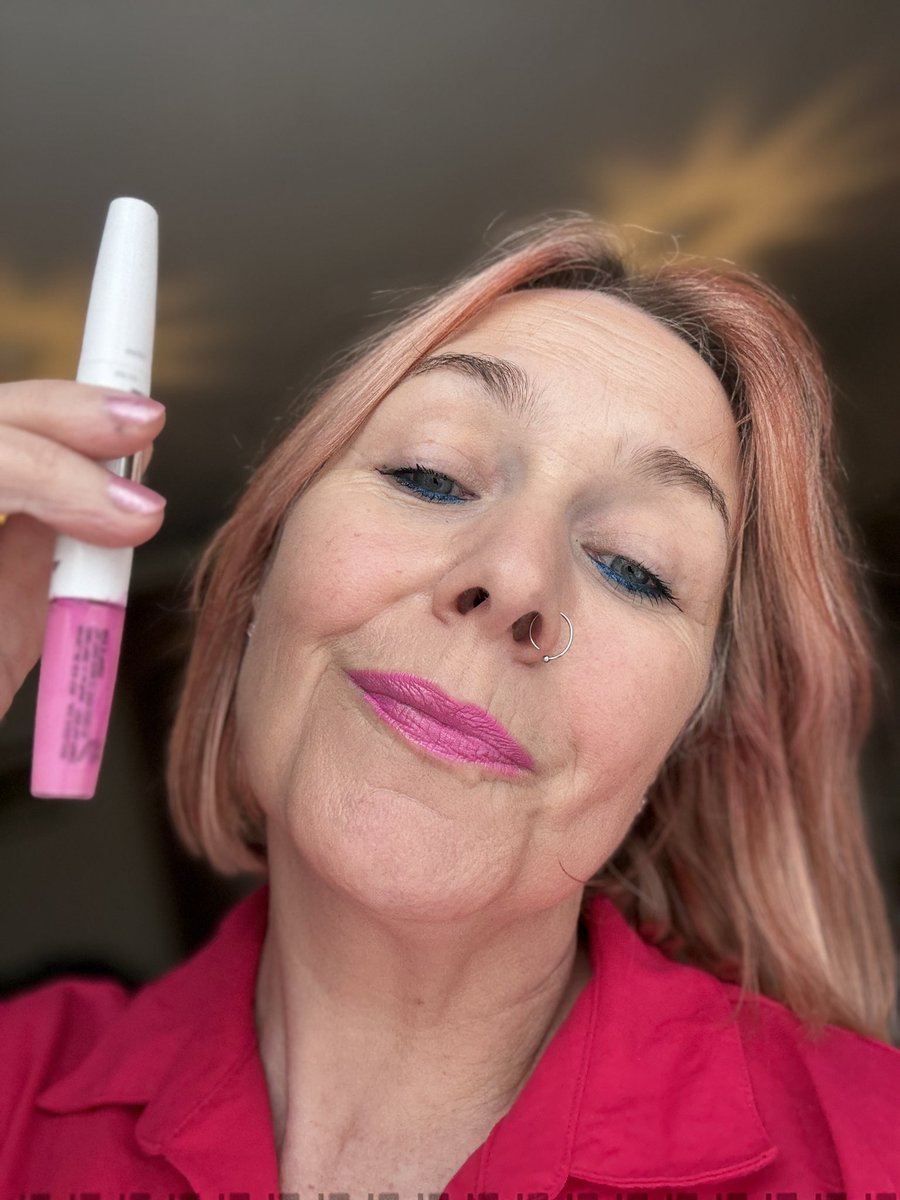 TVRadioPeg's tweet photo. Hey @Maybelline. Have worn 24hr Superstay 145 Fiesty Fuscia Lipstick for years. The best ever. No other is as bright cool pink & long lasting. Itโs the only lipstick that suits me, stays & doesnโt rub off.
So why have you stopped making it? I am bereft๐ข
#pleasebringitback https://t.co/97DYSlHAZD