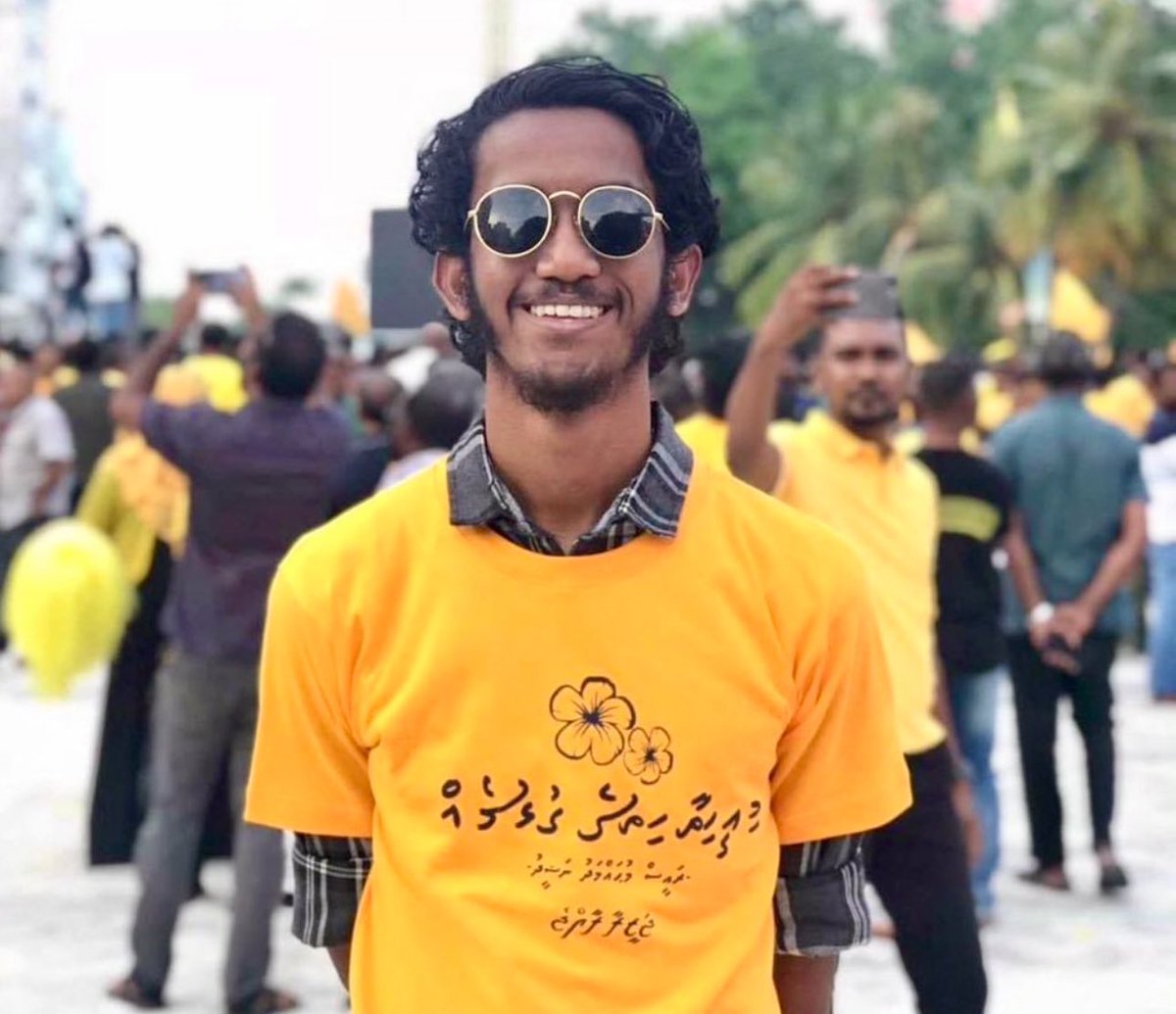 ނޫސްވެރިނޭ ކިޔާފައި މީހުންގެ އަބުރު ކަތިލުމުގެ ފުރުސަތު ދެވިގެން ނުވާނެ.

ދޮގެއް ތެދެއް ނުބަލާ ހިތުހުރިހާ އެއްޗެއް ލިޔަން ފުރުސަތު ނޫސްވެރިންނަށް ވެސް ދެވިގެން ނުވާނެ.

ނޫސްވެރިކަމަކީ ވެސް އިމެއްގެ ތެރޭގައި ހިފެހެއްޓިފައި އޮންނަ ކަމަކަށް ހަދަންޖެހޭ.