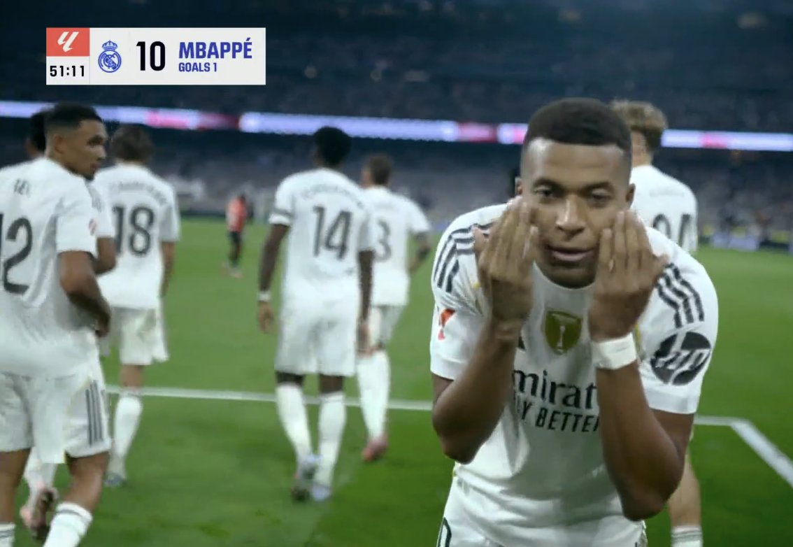 📸 - KYLIAN MBAPPE WITH A COLD CELEBRATION!