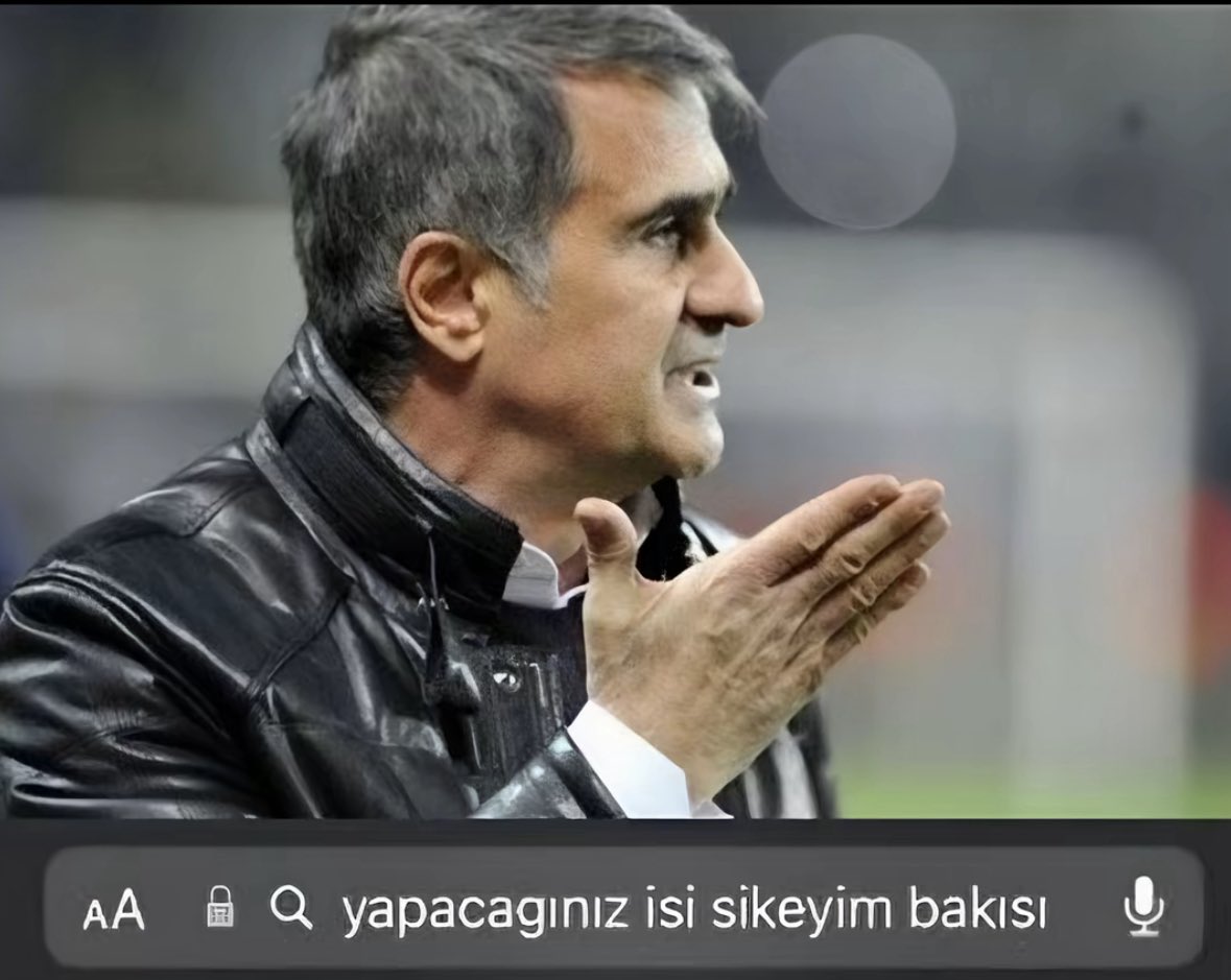 Telefondan arkadaşa kız gösterirken ilk postuna beğeni attı