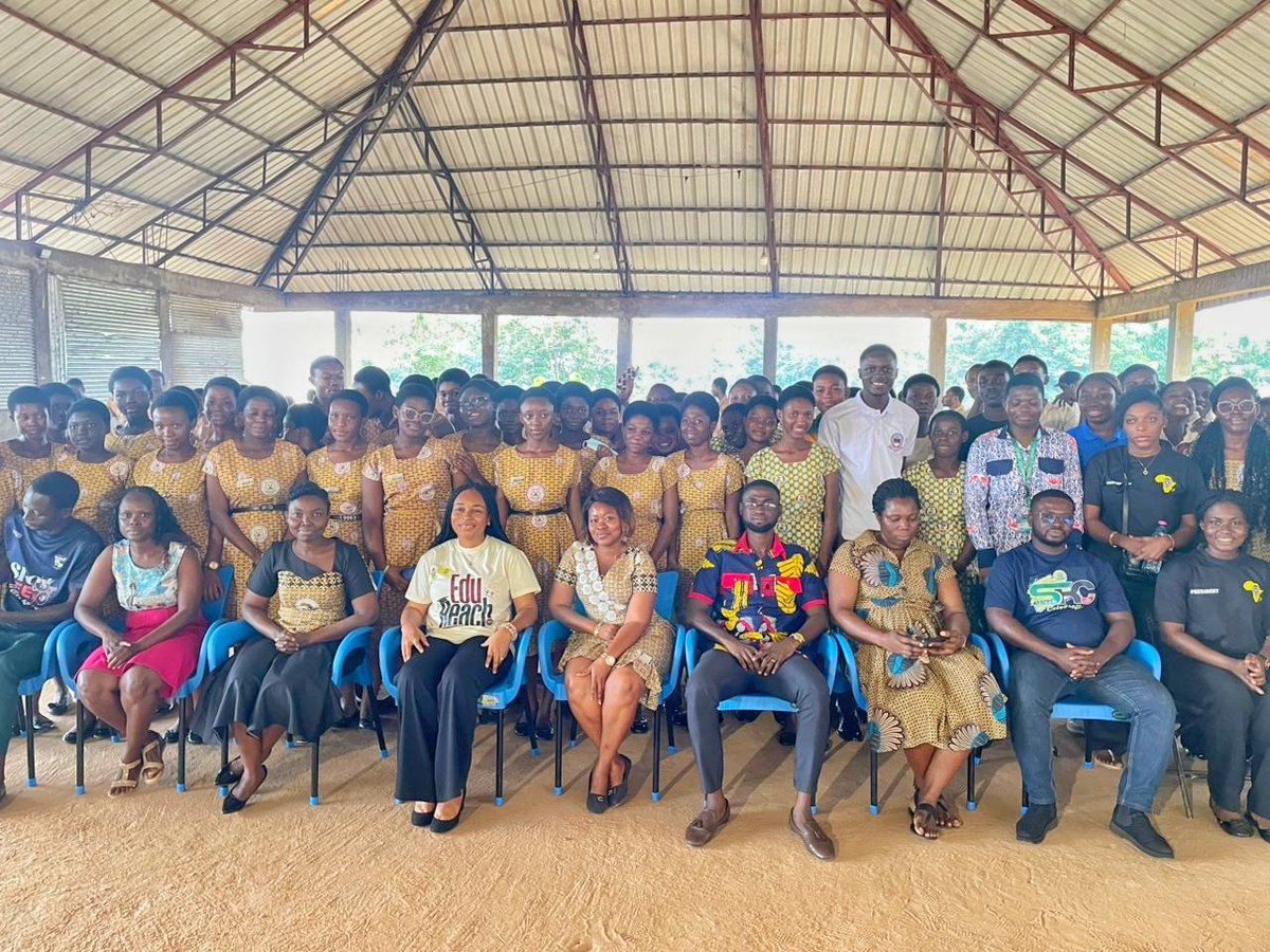 Bond_Caesar's tweet photo. I am proud to have joined @AfricaHallJCRC's educational outreach (EduReach) at Konadu Yiadom SHS!.
Participating schools were Bankoman Senior High, Konadu Yiadom SHS, and Effiduase Senior High Technical.
We inspired students to seize opportunities and strive for excellence. https://t.co/r7mcQBJTVC