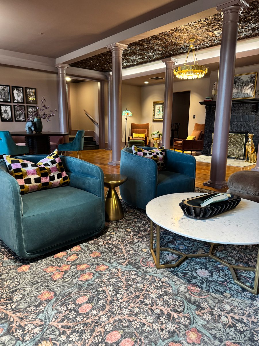 LanderUniv's tweet photo. Bold colors. Comfortable spaces. Timeless history. Chipley Hall’s fresh new look, designed by Melissa Herriott, blends modern style with 100 years of tradition.   

Read more here: https://t.co/i8WvdD1RQL https://t.co/2oLAEN0qgr