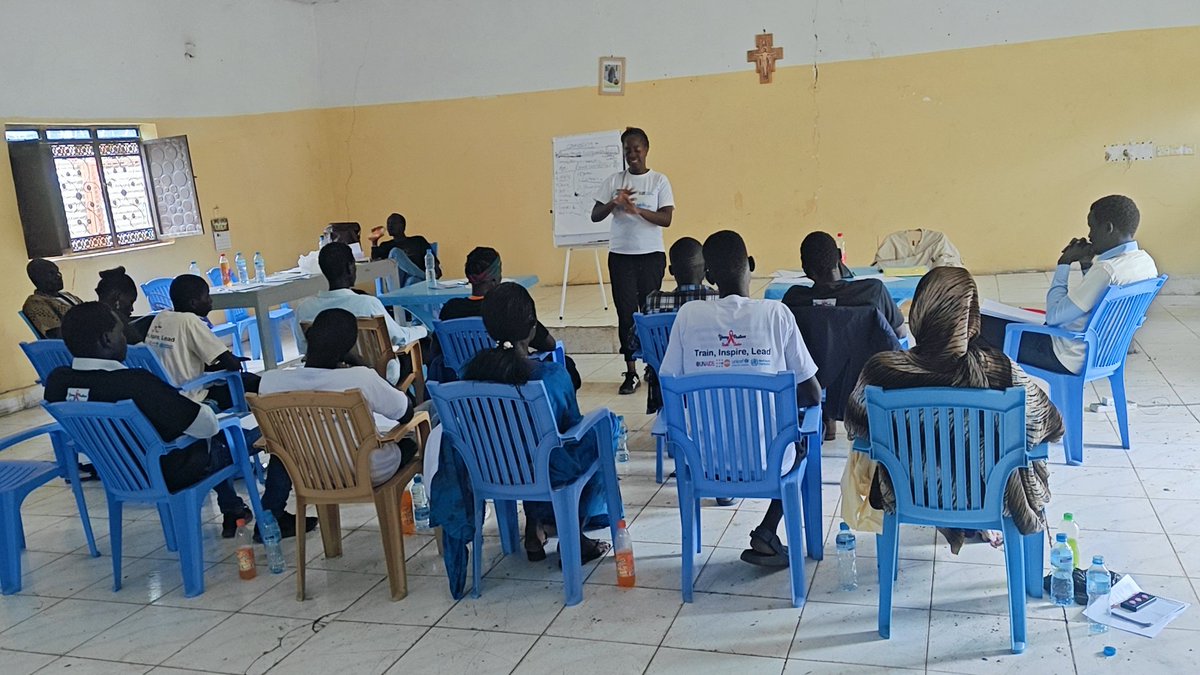 YoungpositiveSS's tweet photo. 👏 Wrapped up a powerful *Peer Educators Training* focused on *SRH, GBV &amp; HIV*.  
🧠 Youth are now better equipped to share accurate info, support their peers, and drive change in their communities.  
#YouthEmpowerment #PeerEducation #SRHR #EndGBV https://t.co/GS0k7lF3sv