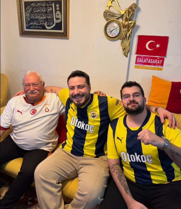 ak2wio's tweet photo. #JrokezİçinFener https://t.co/sF6RsDwcII