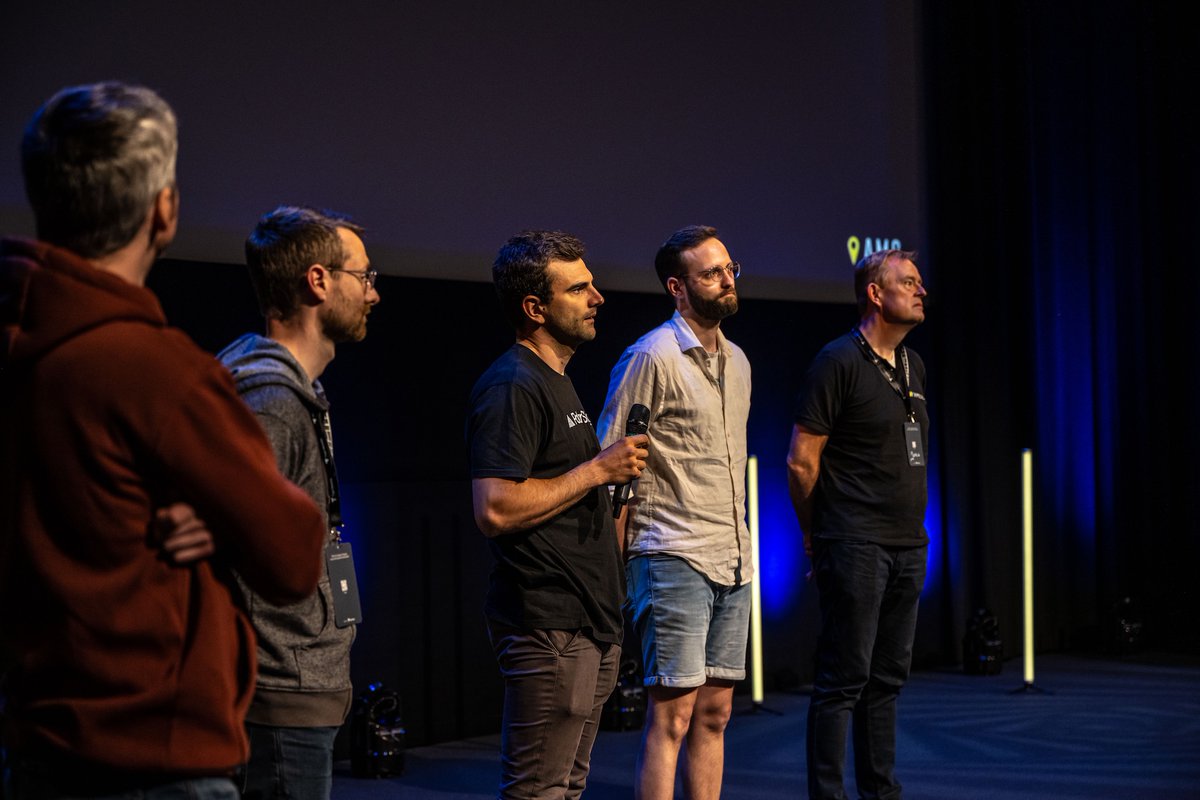Tomorrow, the premiere of this year's Lightning Talks at Systems Distributed! 

Hosted by <a href="/natalievais/">Natalie Vais</a>, five speakers selected on Day 1 took to the stage on Day 2, in a race against the gong...

Join us on YT tomorrow, 10am PT / 1pm ET / 7pm CET

youtube.com/watch?v=k58vJl…