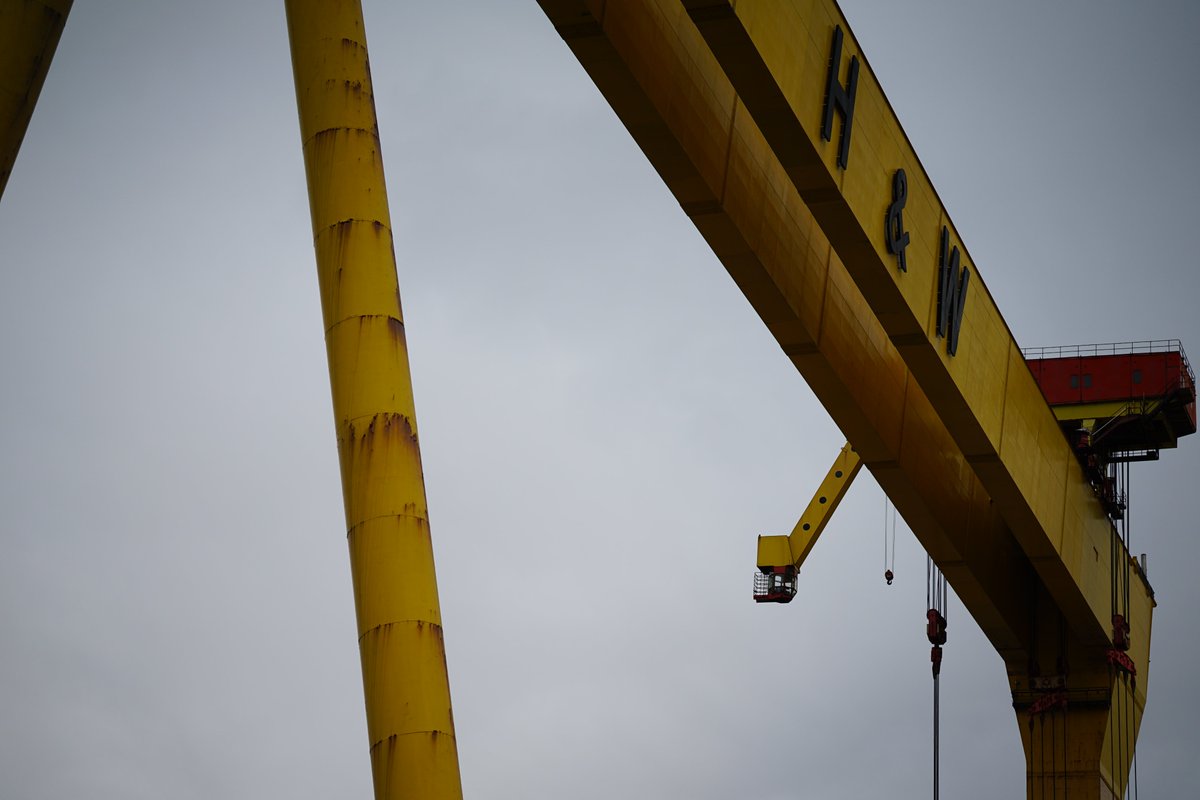 Disproportionate ‘Goliath’
.
Nine Image-Studies Exploring Geometry, Perspective &amp; Scale – Belfast, N. Ireland - 📸
.
kevindohertyart.com - ©️
.
#CulturalHeritage