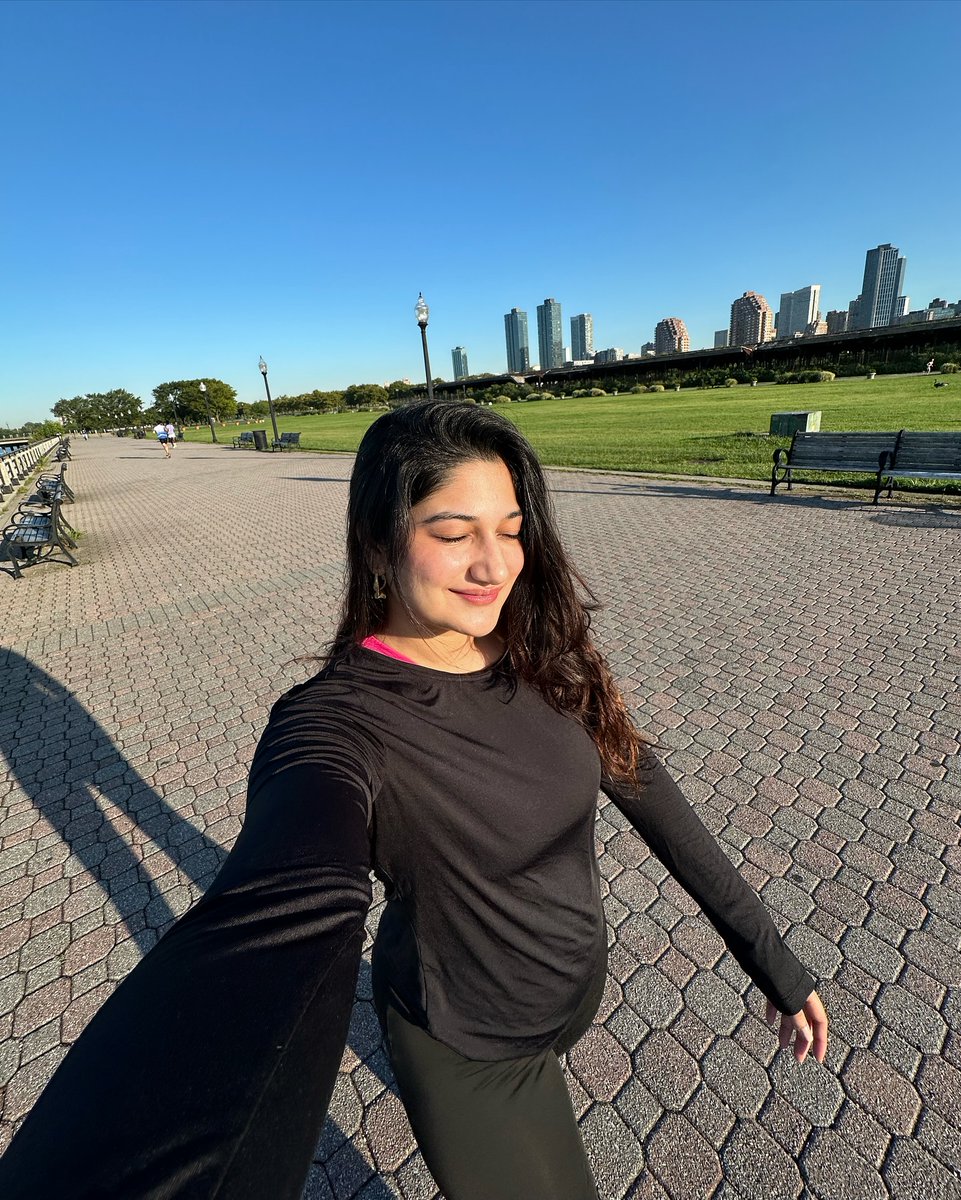 2011_alsultan's tweet photo. Basking in the sunshine, soaking up the little joys of life 📷📷📷 Sweet moments like these make everything brighter 📷📷 #SunshineVibes #BlackMood #sweetmoments https://t.co/sVwyUpXY5a