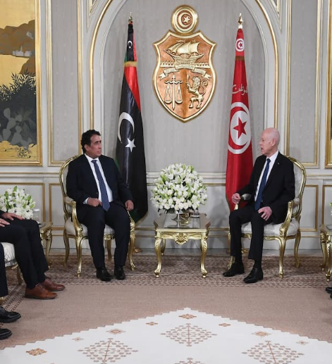 AFRICA24TV's tweet photo. #Afrique, Kaïs Saïed et Mohamed Younis Al-Manfi ont réaffirmé à #Tunis leur engagement à renforcer la coopération 🇹🇳#tuniso-🇱🇾#libyenne pour faire face aux défis sécuritaires communs. Ils ont insisté sur une solution libyo-libyenne à la crise en Libye, sans ingérence étrangère. Les deux dirigeants ont également condamné les crimes commis en Palestine et réitéré leur soutien aux droits du peuple palestinien.
