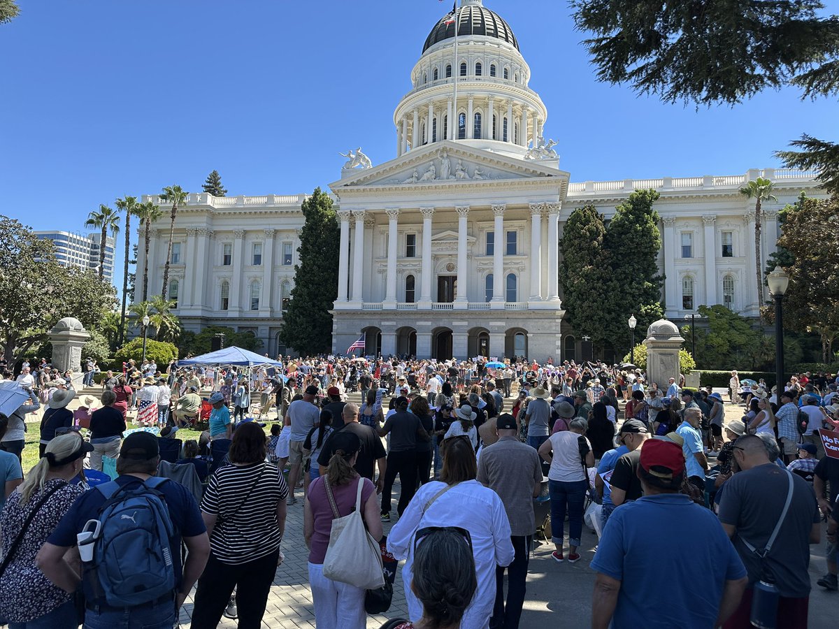 Thank you <a href="/SenStricklandCA/">Senator Tony Strickland</a> and <a href="/ShannonGroveCA/">Senator Shannon Grove</a> for joining us at the Capitol to oppose #AB495. Protect our children and our parental rights.
