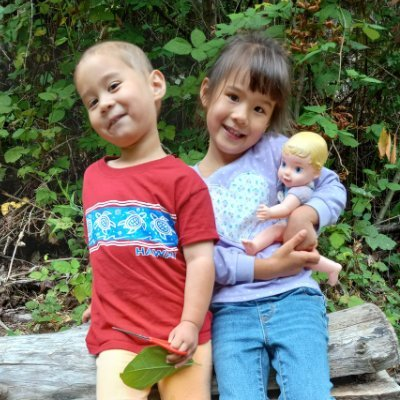 bongribble's tweet photo. @xiaoguan220675 @CrazyVideosOnly Look at the blond doll, you are raising your children to be bananas just like you. https://t.co/Fjh0PnTivk