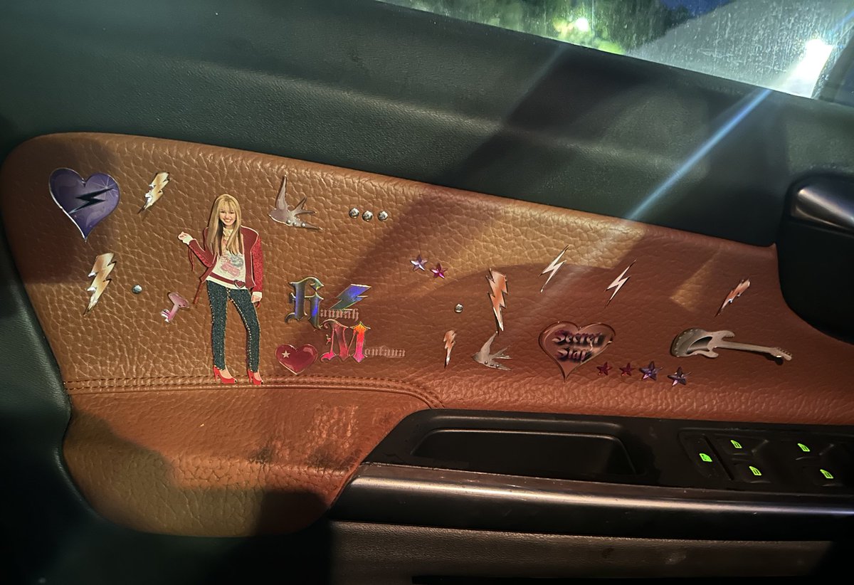 Hannah Montana World tweet media