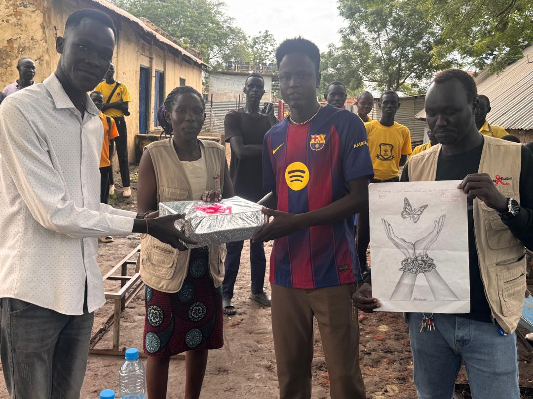 YoungpositiveSS's tweet photo. 🎨 Young voices expressed through bold strokes and powerful messages!  
Our *Youth Art Competition* showcased talent and raised awareness on *SRHR, HIV &amp; GBV*.  
Creativity meets advocacy—because every picture tells a story.  
#SRH #GBV  #YouthVoices #Malakal #2gether4srh https://t.co/01iBhogme8