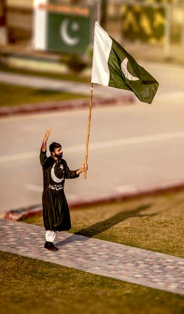 Pak_Osint's tweet image. سبز رنگ اُمید کا، سفید امن کا پیام ہے یہ پرچم نہیں، ہماری شان و احترام ہے 🇵🇰 #ProudPakistani #PakFlag