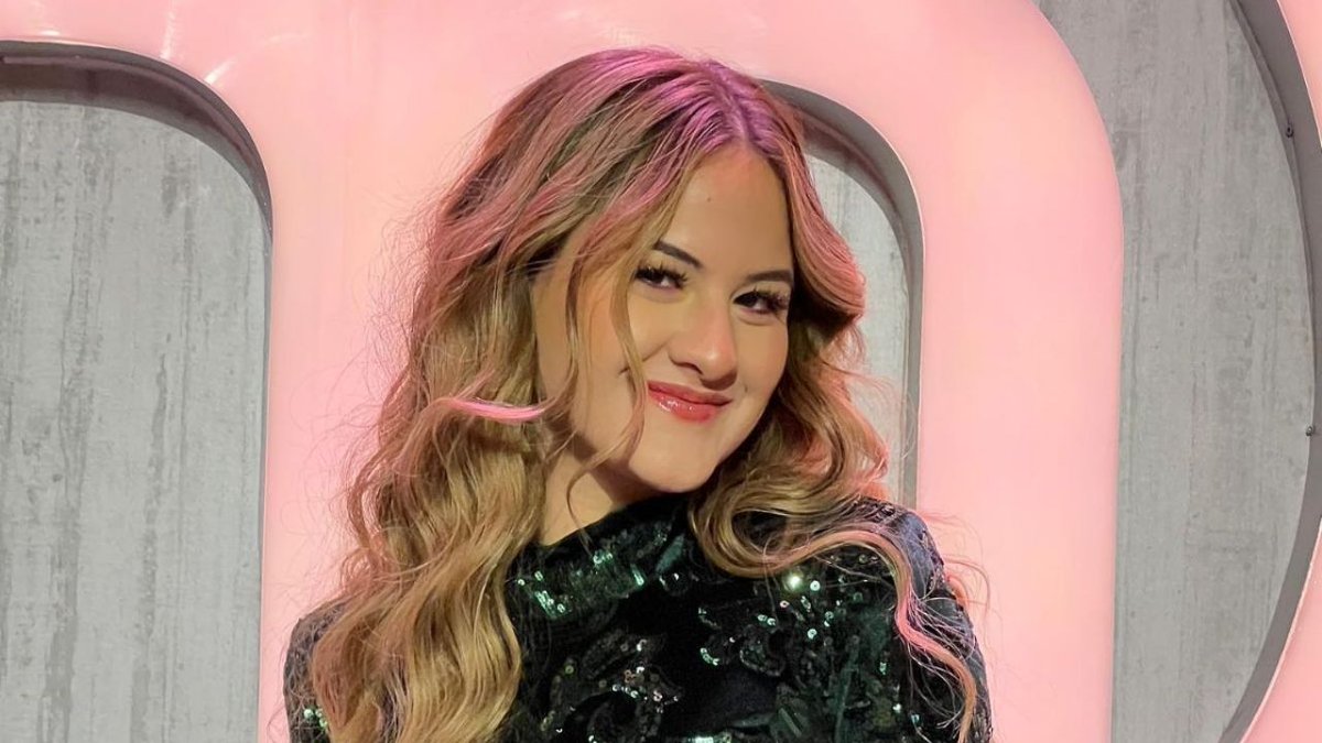 Formula_Music's tweet photo. 🎤✨
¿FUTURA GRAN ESTRELLA DEL POP?

🔄 Chiara Oliver 
❤️ Mar Rendón 

¡Mañana miércoles a las 22h anunciamos la más votada! https://t.co/mIOQH0tXG1