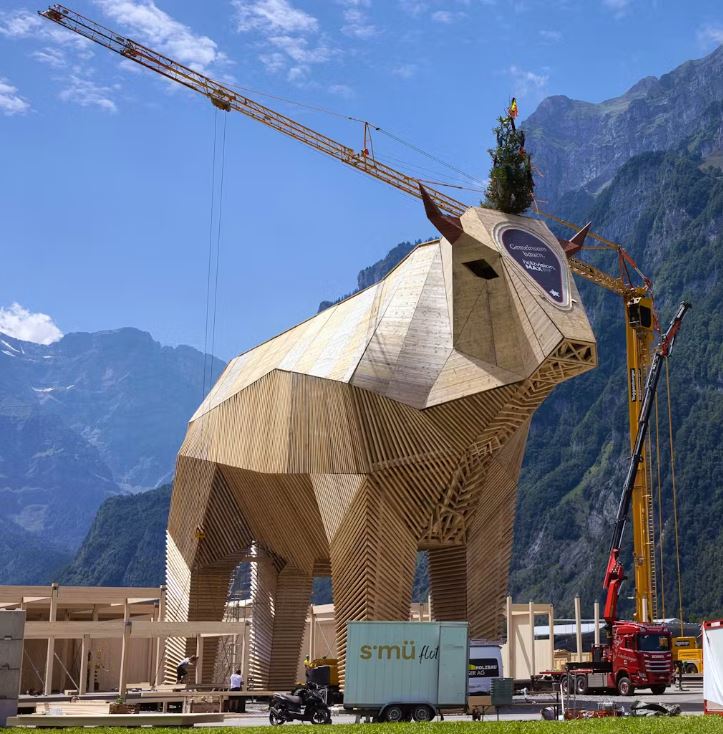 Nur in der Schweiz: 500 Jahre Handwerk trifft Web3.

MuniMax's Holz-Hörner als blockchain basierter digitaler Produktepassport und Herkunfsnachweis auf der @swissDLT 

Von der Alpweide zur Yield Farm 🌲💰  
 #ESAF2025 #SwissDLT #TradiFi #DeFi