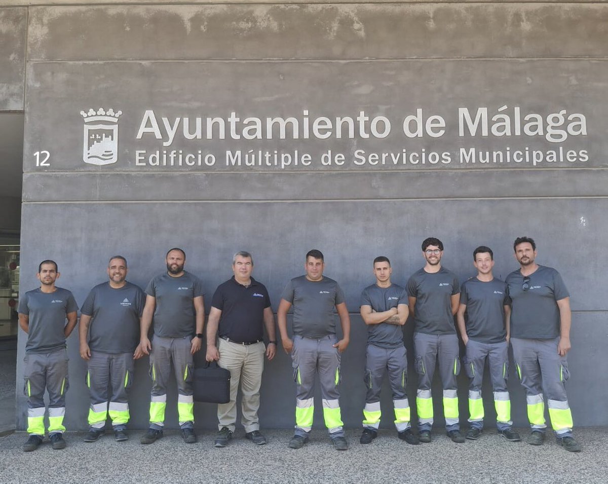 rubueno10's tweet image. 👷🏼‍♂️ Preparados para el nuevo reto ‼️
👉🏻 #ControlDePlagas en el @malaga 🔝🐀🪳🦟
#CiudadesSaludables #SanidadAmbiental #LuchaAntivectorial
@lokimica @Rentokil_es