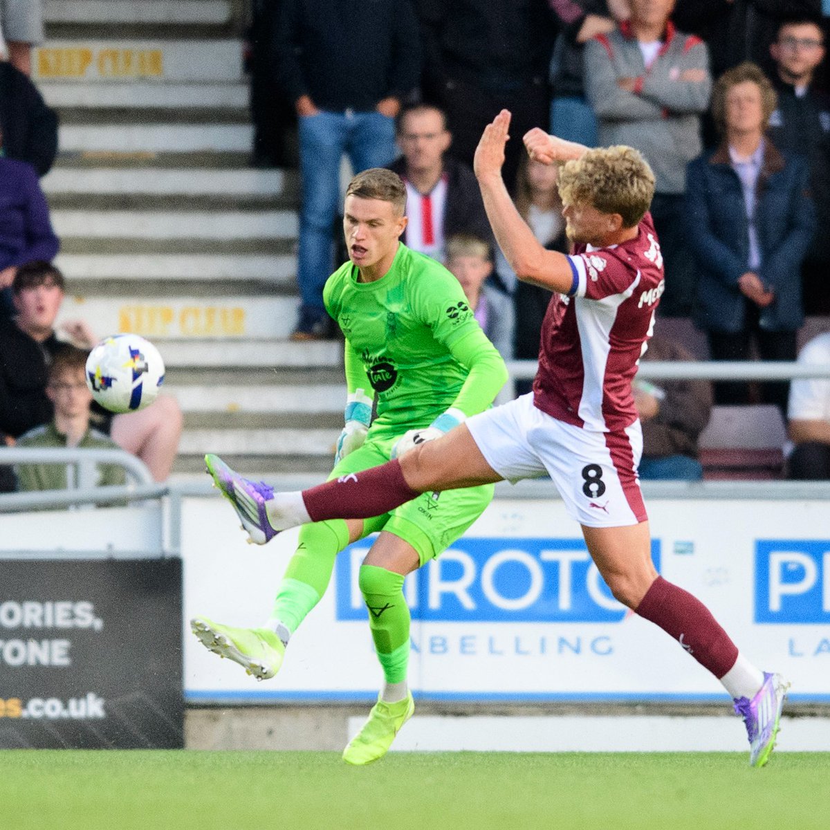 LincolnCity_FC's tweet photo. Northampton cause problems in the City box but a combination of Wickens and Hamer manage to keep the ball out.
βοΈ 88' | π 0-1 π£ | #NORLIN https://t.co/qZNKmxTzzJ