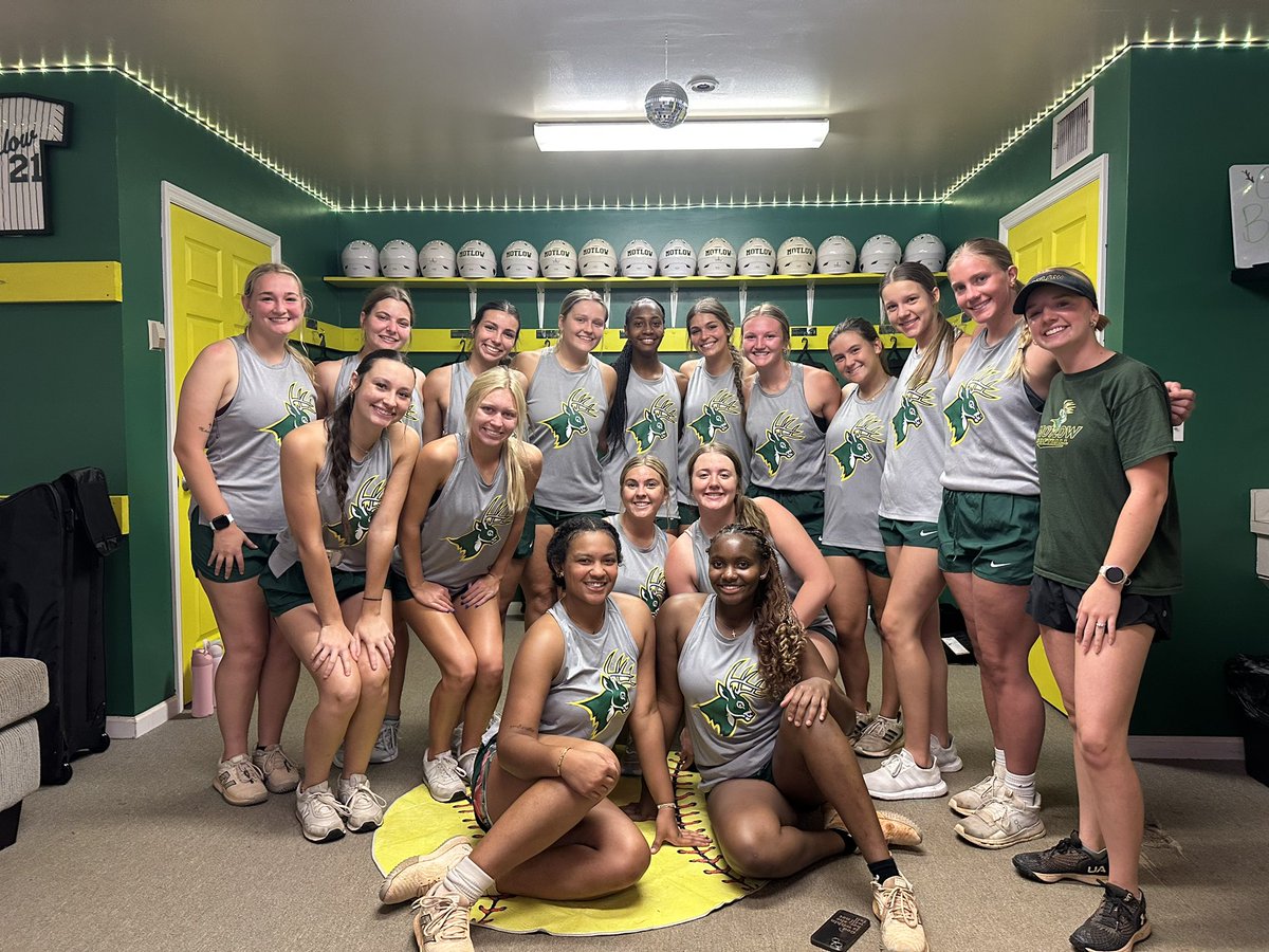MotlowSoftball's tweet photo. Nothing like a little surprise for our Bucks ππ
New locker room = new energy for the season! Huge thank you to our coaching staff and families who worked all weekend to make it happen. #BuckPride #MotlowSoftball https://t.co/F10Df91GN6