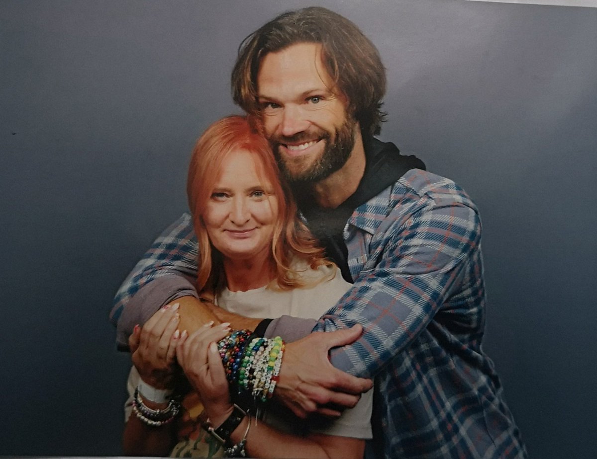 I wore my sidestep shirt from Walker and Jared spotted it straight away &amp; said he loved my shirt he looked like he was going to touch it then stopped himself (I wouldn:t have minded 😜) I let him pick the pose and as I left he called after me thanking me for representing walker😭