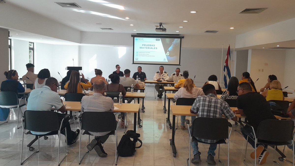 Integración y capacitación de alto nivel. 📊 
Nuestros oficiales de aduana ✈️se  entrenan con <a href="/AIRCOP_UNODC/">AIRCOP UNODC</a> en técnicas avanzadas para el control  fronterizo y la lucha contra ilícitos. Prioridad para #AduanadeCuba