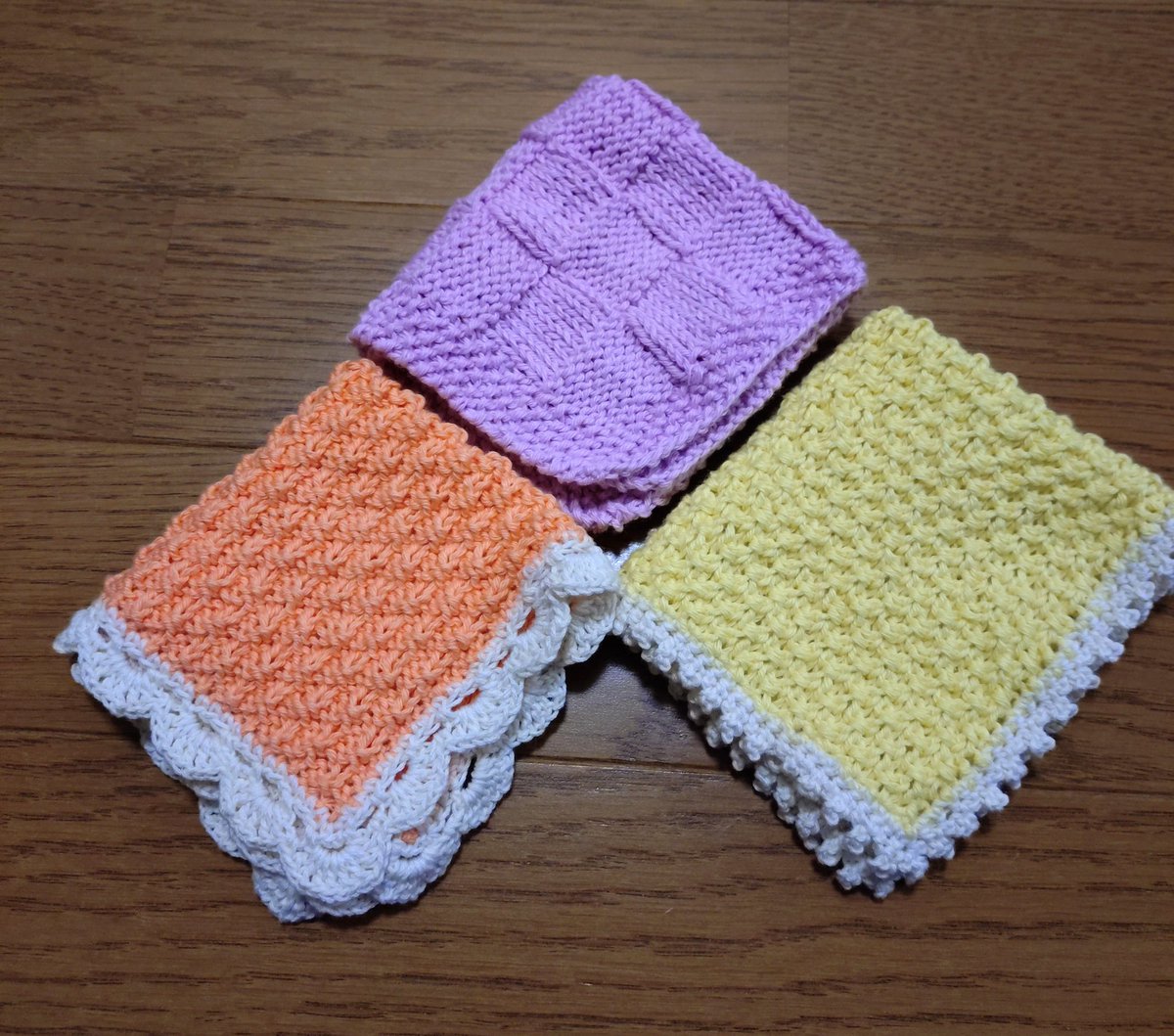 bluebell737's tweet photo. まだまだ編むよ~🧶
#ニッタオル
編み方がいろいろあって楽しい
きれいな四角にはなってませんねぇ
#手編みのハンカチknitowel101
#marshell さん著 かのこ編み2と市松模様
#ハマナカ N−1725 bかのこ編み
#かぎ針編み
#棒針編み https://t.co/kRNx1Z9fyv