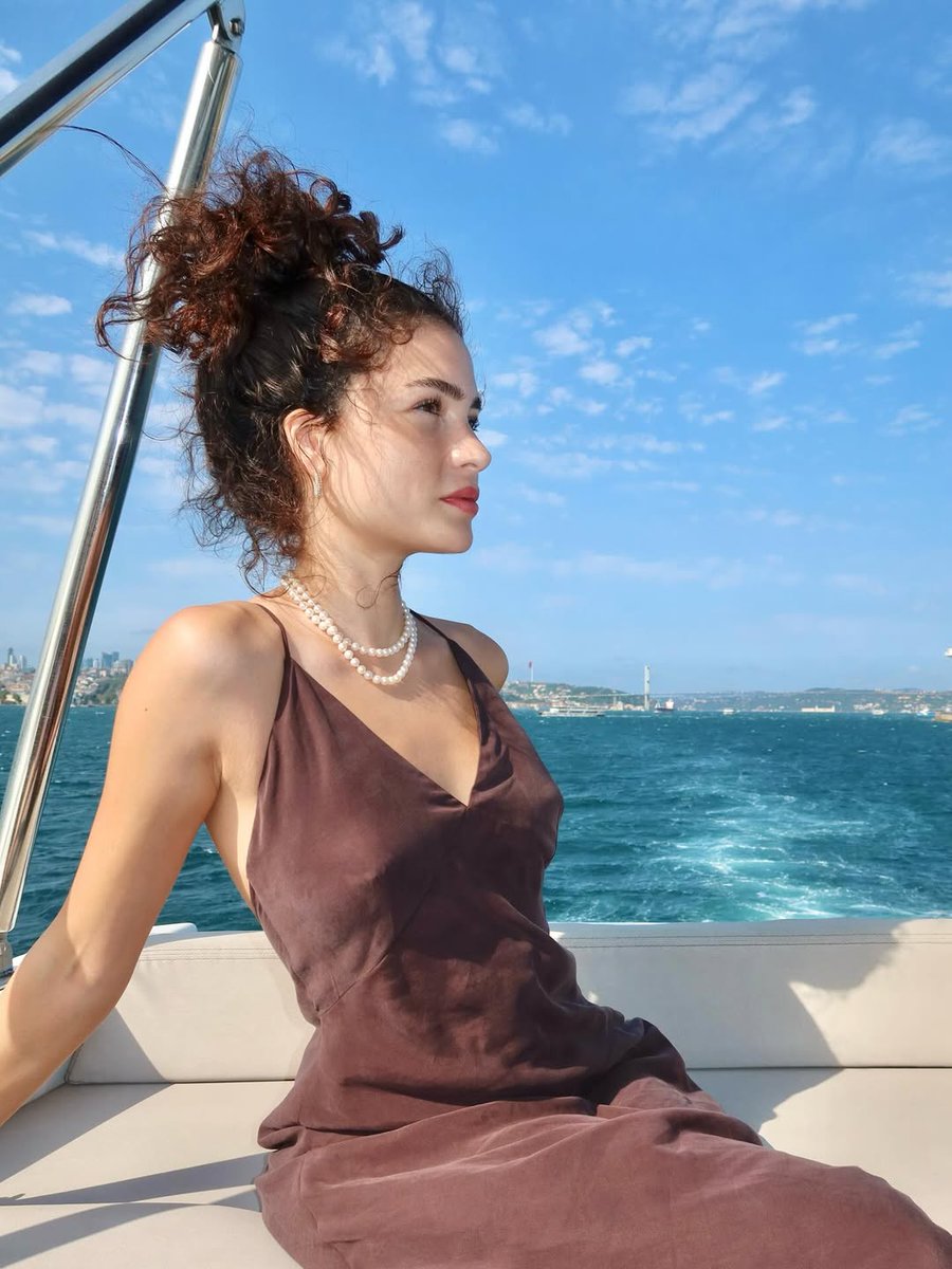 eveet dörtlüleri atıyoruz şimdi herkes bu tweeti en sevdiği minkari fotoğrafları ile alıntılasın bol ment bırakmayı ve rtleri unutmayalım 

NiceYaşlara MelisMinkari