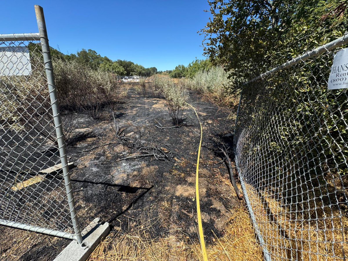 calfireSCU's tweet photo. π¨ Quick response from the Morgan Hill Fire Department & CAL FIRE stopped a vegetation fire near Cosmo Ave & Monterey Hwy in the @CityofMorganHil . The fire was contained at ~ΒΌ acre before reaching any structures. π¨βππ₯ #MHFD #CALFIRE https://t.co/C6TVVdZcQT