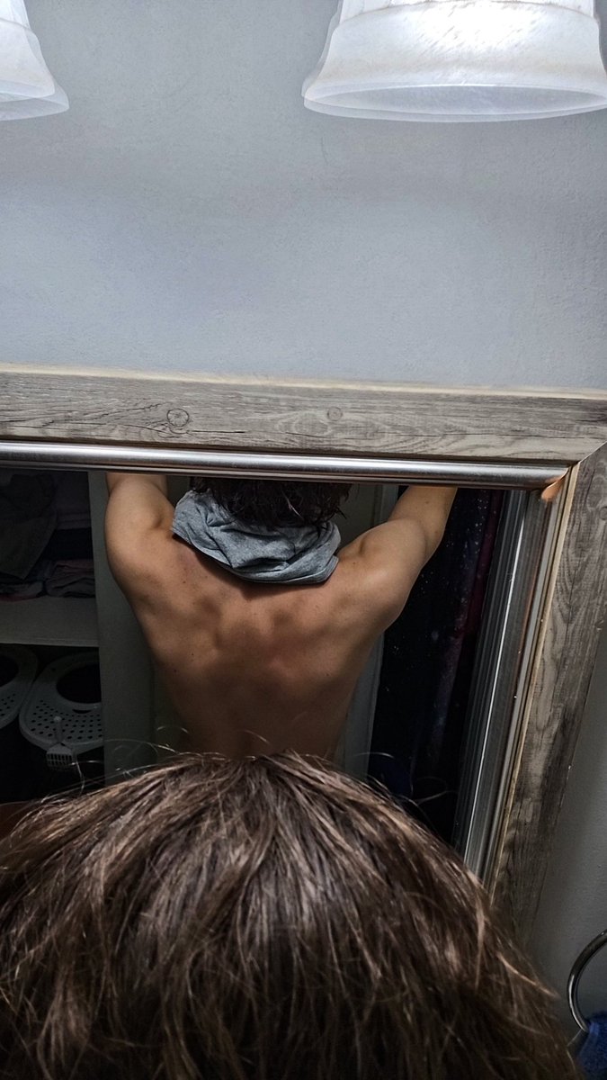 New pose ❤️‍🩹 yes im posting ts again 😔✌️