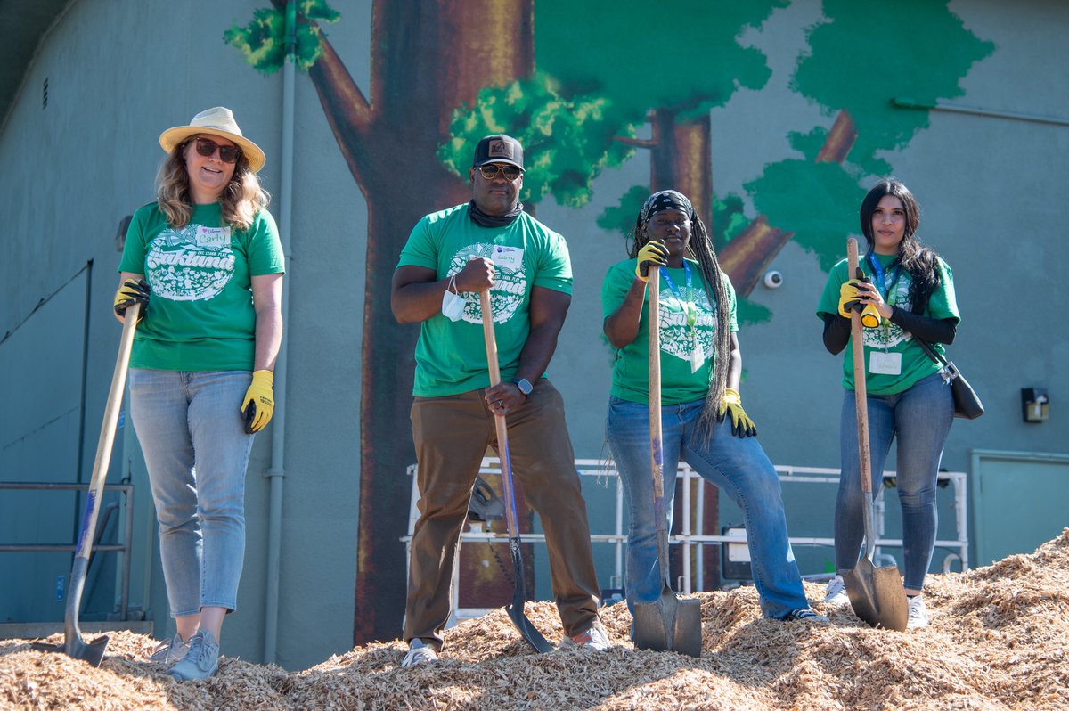 ThirtyInk's tweet photo. When Stephen and Ayesha’s @eatlearnplay foundation wrapped Joaquin Miller Elementary’s transformation last week, it marked 20 next-gen schoolyards built across Oakland! #CoFounders #PlaySpaceEquity https://t.co/MkWnNEkPc9