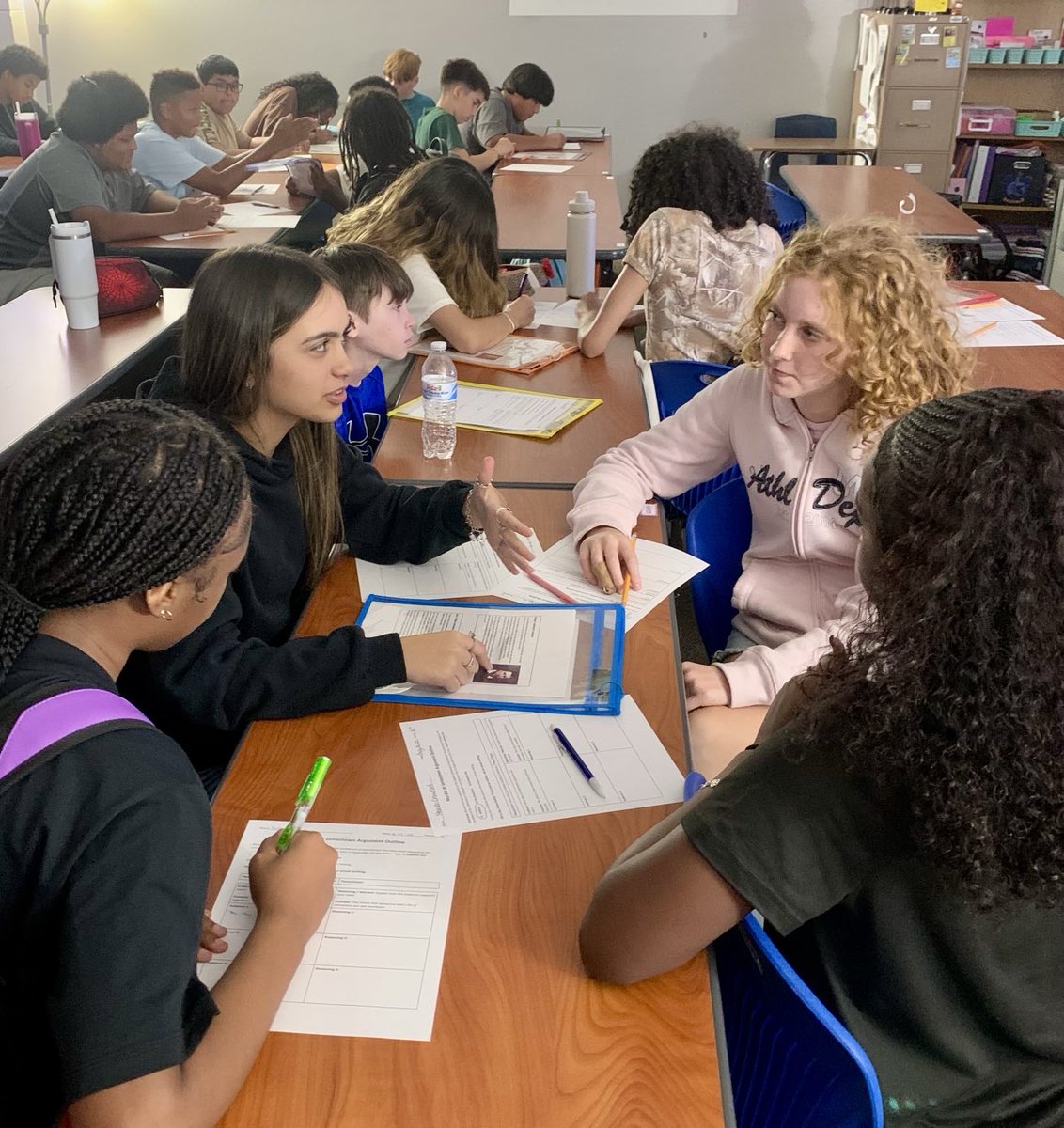 history_ams's tweet image. Whodunnit? 8th graders put on detective hats to investigate a crime at Jamestown during the “Starving Times.” After analyzing sources, they solve the crime providing a claim, evidence &amp;amp; reason (CER model). #inquiry #DOINGsocialstudies ⁦@humble_SocSt⁩ ⁦@HumbleISD_AMS⁩