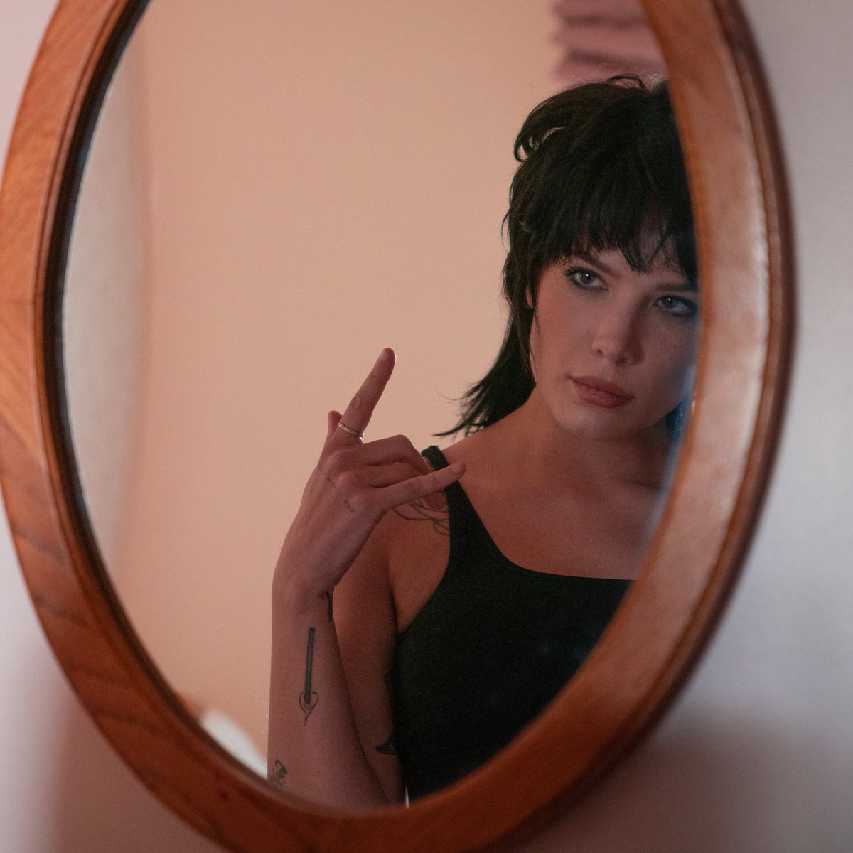 Halsey Archive tweet media