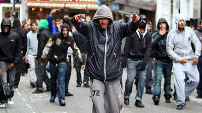 Schweizer Psychiater: „Migrantengewalt wird oft verharmlost“

Der forensische Psychiater Frank Urbaniok wirft Politik und  Kriminologie vor, das Ausmaß der Migrantengewalt seit Jahren  kleinzureden. In einem Interview erklärte der 63jährige Professor, es  werde „mit gezielter