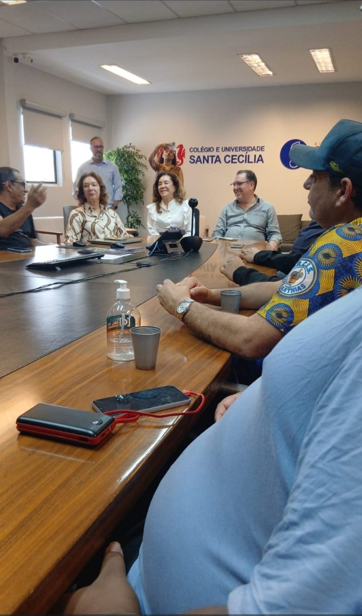 SantosOpressivo's tweet photo. Enquanto os jogadores estavam sendo confrontados, Marcelo Teixeira estava em uma reunião em sua faculdade com supostamente uma escola de samba https://t.co/7gVfsZASH9
