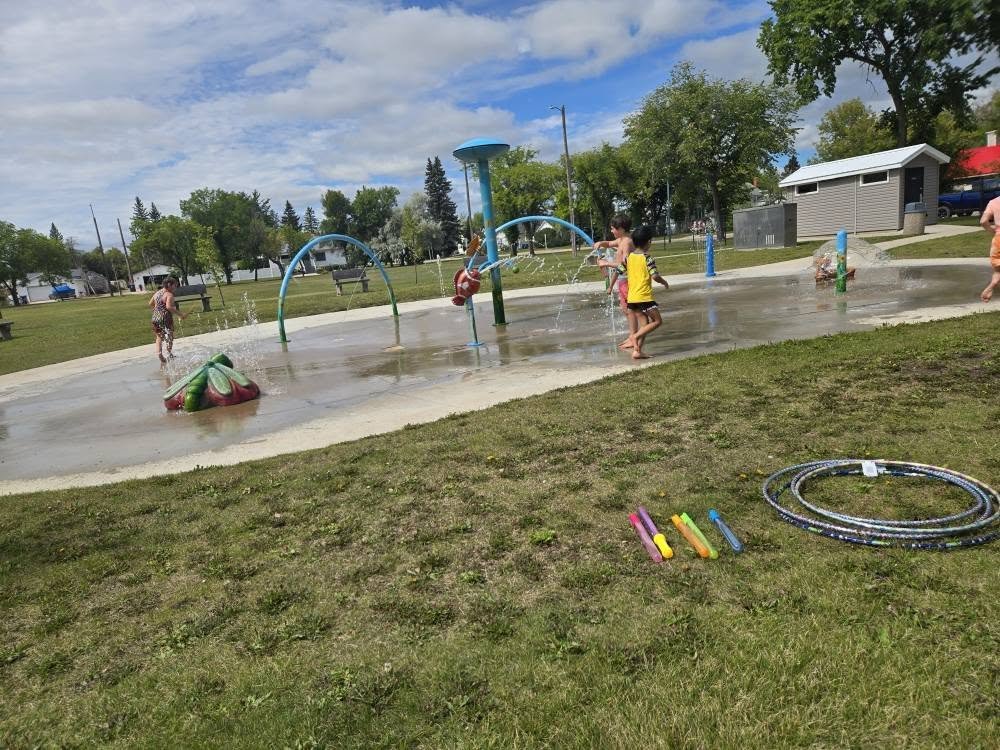 MelvilleLibrary's tweet photo. Friday’s summer program group had a blast at the spray park!  We splashed around, played giant Jenga, blew bubbles, twirled hula hoops, and enjoyed the playground. What a perfect day for fun in the sun! https://t.co/xwQhpp1f6q