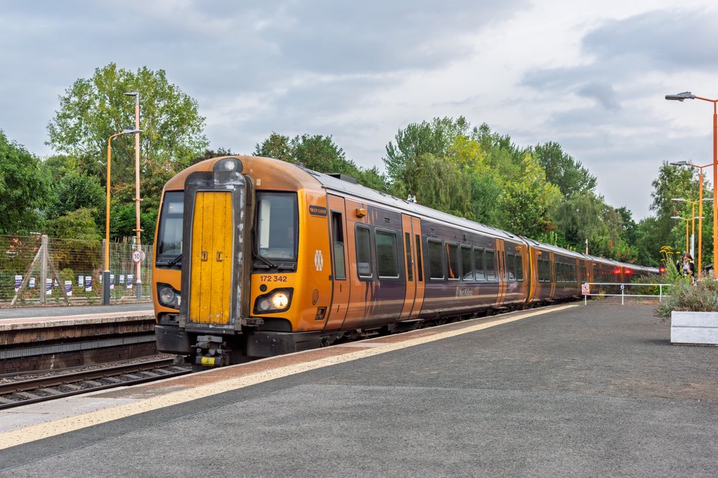 A great evening out ticking off Stourbridge Junction and a new 68 with <a href="/chilternrailway/">Chiltern Railways</a>. By chance was on the same service as <a href="/ollie_68010/">Ollie 🏳️‍🌈 🇵🇸</a>, so was great to catch up!