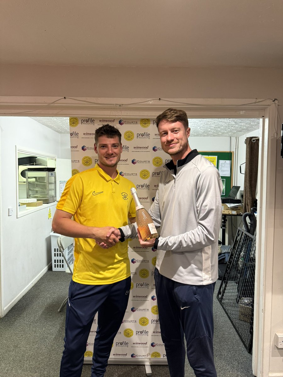 WinslowUtdFC's tweet image. A great defensive display and a fine goal to top off the MOTM - Jamie Andrews 💛💙
