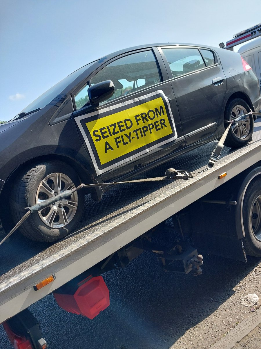 SmethwickWMP's tweet photo. #Seized #DontFlyTip Smethwick Neighbourhood Team recently worked alongside Birmingham City Council Waste Enforcement Team in removing this vehicle that was identified as having committed fly tipping offences. https://t.co/JcqkD1tUBa