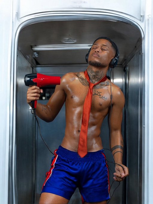 Watch Munji's leaked NSFW photo on TwXstars