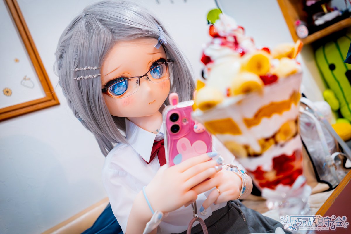 ひな「おっきくて可愛いパフェ、綺麗に写真撮りたいな…」
ひなちゃん、アイス溶けてる溶けてる💦
〜〜
#喫茶黒うさぎ #いちはむっ子