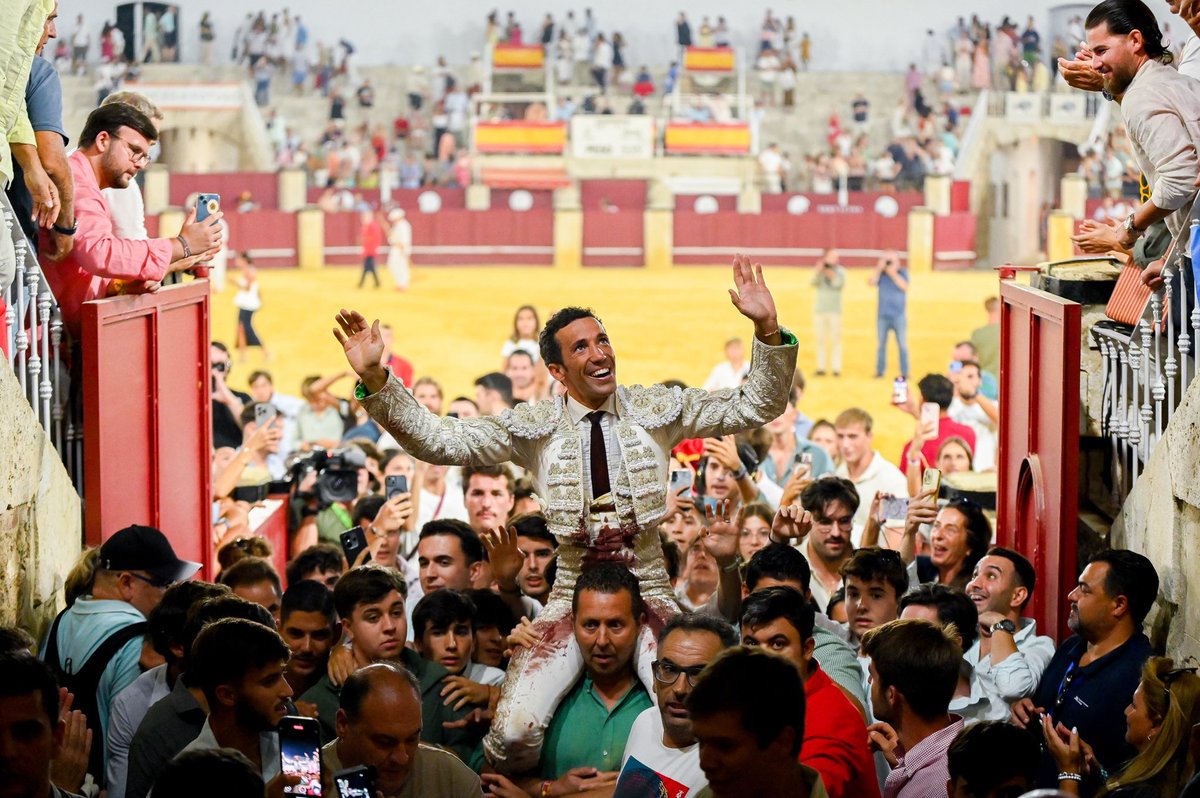 Sevilla, Huelva, Málaga y todas las que lleva hasta hoy.
Qué más tiene que hacer David de Miranda para estar en las mejores ferias y en los mejores carteles?
TORERAZO